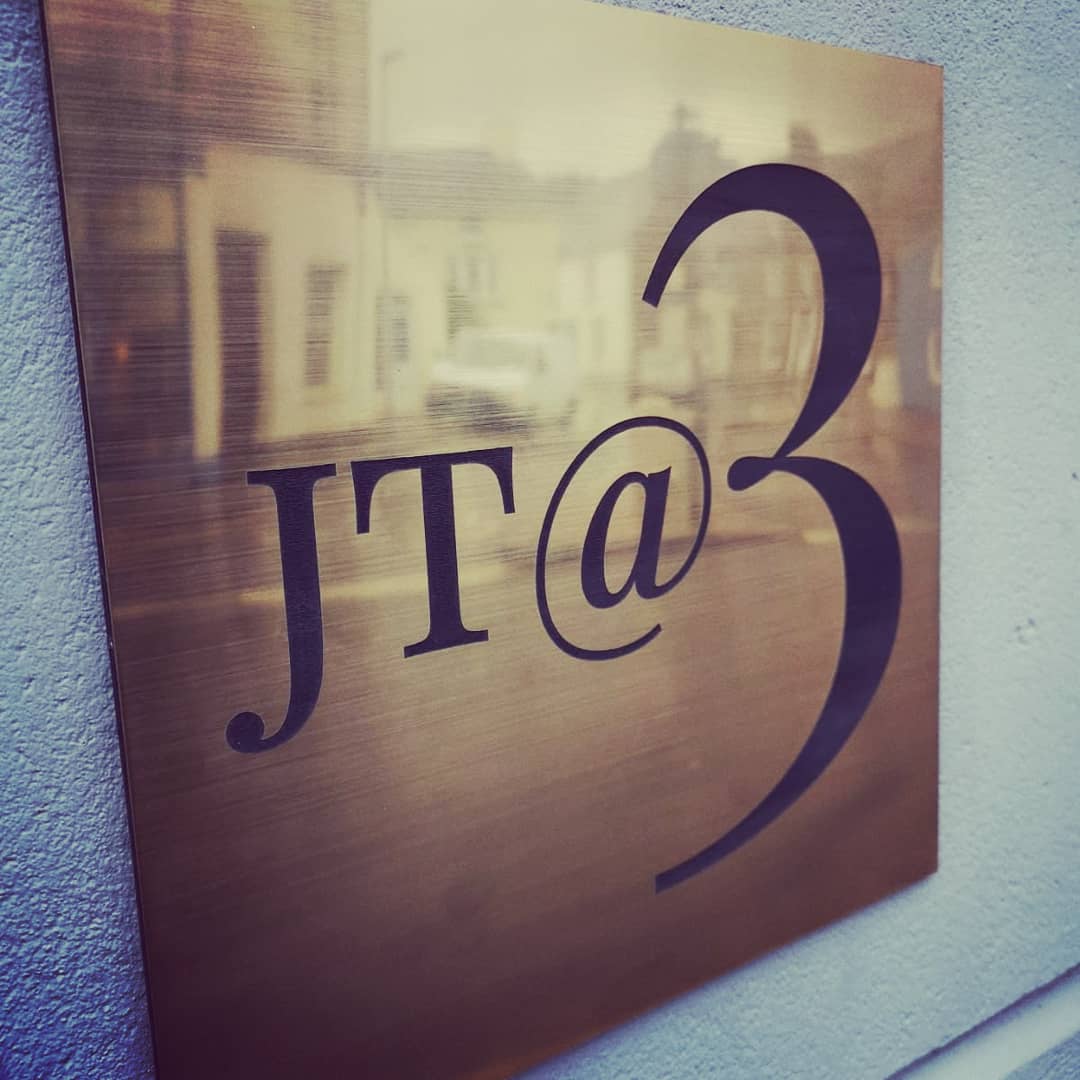 abersign's tweet image. JT at 3 signs are up ☁️ not the nicest weather but they&apos;re looking good nonetheless 👌 
#hangingsign #brushedgold #signtransformation