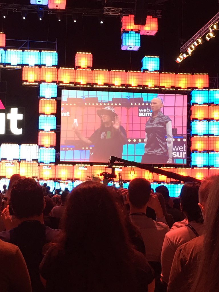 milenaabd's tweet image. Wow, imamo priliku da uzivo vidimo i cujemo robota Sophia #WebSummiit @Chapter4PR @TamaraBekcic