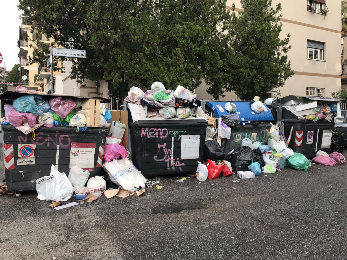 ElisaTrincia's tweet photo. @amaromacapitale ma nel III MUNICIPIO vi scordate di venire a ritirare la mondezza? È una situazione insostenibile https://t.co/A3nRfnSqmR