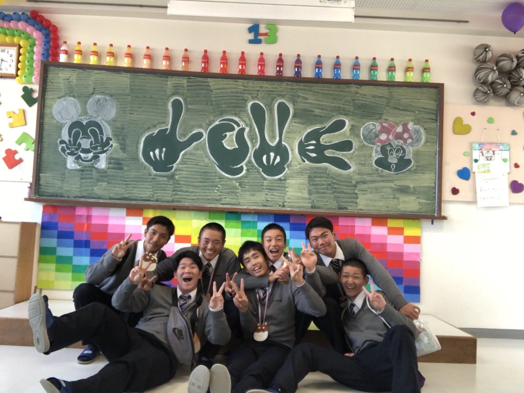OBAKANA7NANANIN's tweet photo. 皆さんこんばんわ！

早鞆のおばか7人組です

日常生活の一部を投稿するので優しい目でご覧ください

フォロワー1万人目指します笑笑 https://t.co/PggIsuXBnY