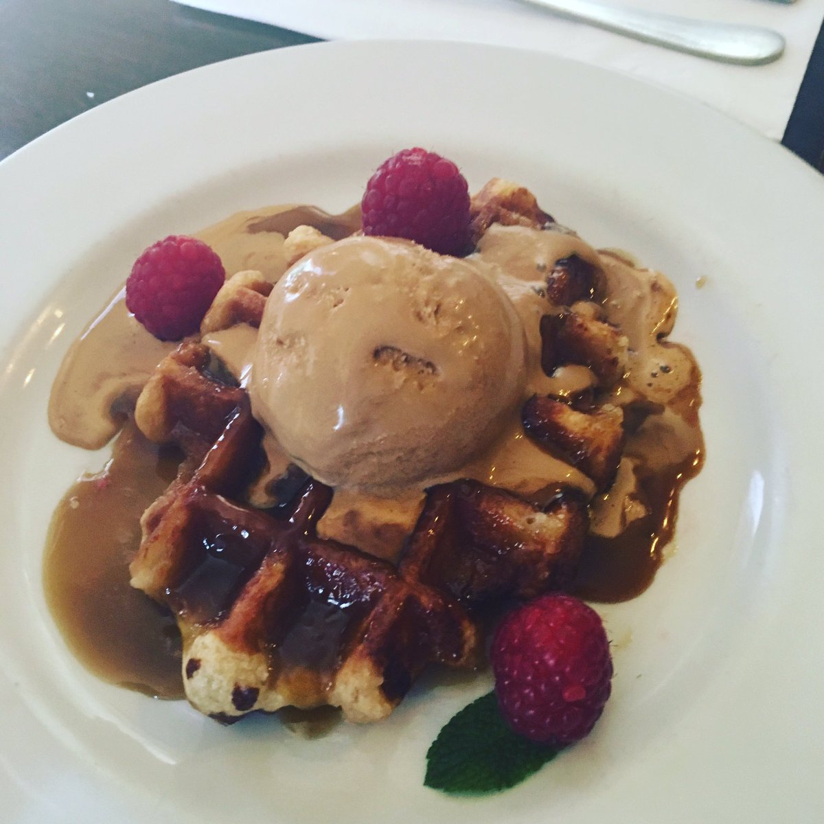Happy hump day from Covent Garden <a href="/Lamb_and_Flag/">Lamb and Flag</a> <a href="/FullersKitchen/">Fuller's Kitchen</a> <a href="/Londonist/">Londonist</a> #foodie #dessert #belgianwaffles