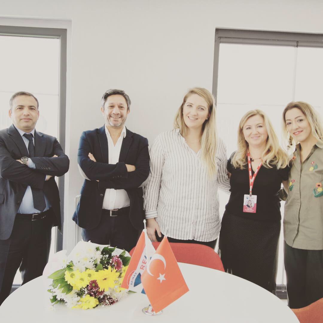 Ailemizin yeni üyeleri sizlere en sıcağından kocaman HOŞGELDİNİZ diyoruz 🙏🏻 @ankaraetkinlikleri #remax #remax #büyümek #ekip #portföy #remaxankara #ankara #haber #sektör #sektörel #tanıtım #cayyolu #ümitköy #beytepe #yasamkent #emlak #gayrimenkul #danısmanlık #satılık #kiralık