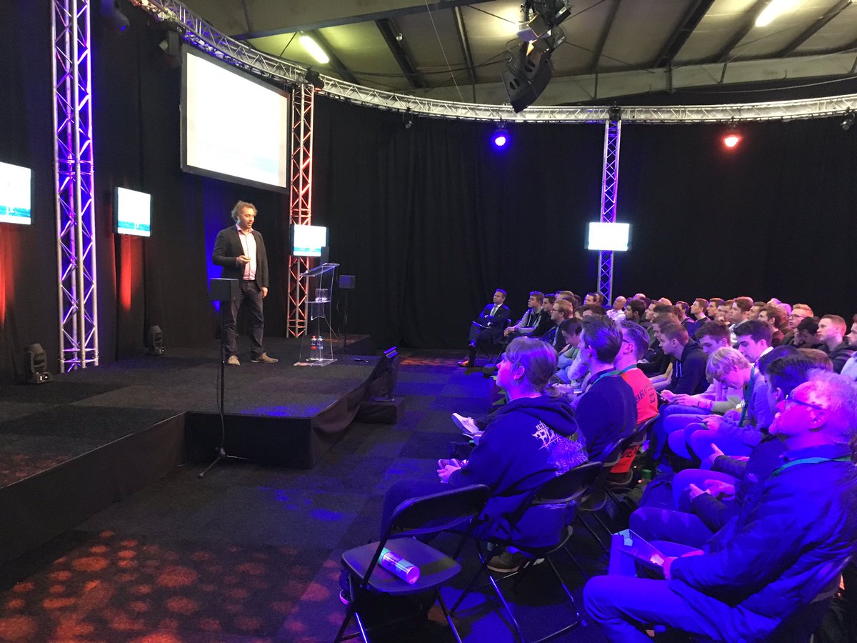 Klaasjaap Buijs van <a href="/OrstedNL/">Ørsted NL</a> aan het woord over de bouw van Windpark Borssele 1 en 2. Studenten #windenergie <a href="/HZeeland/">HZ - handle holder</a> en <a href="/Scaldambo/">Scalda</a> luisteren aandachtig.
#werkenindewind #talentforenergy <a href="/PEPZeeland/">Platform Energy Port Zeeland</a> <a href="/CoEWaterEnergy/">Centre of Expertise Water & Energy</a>