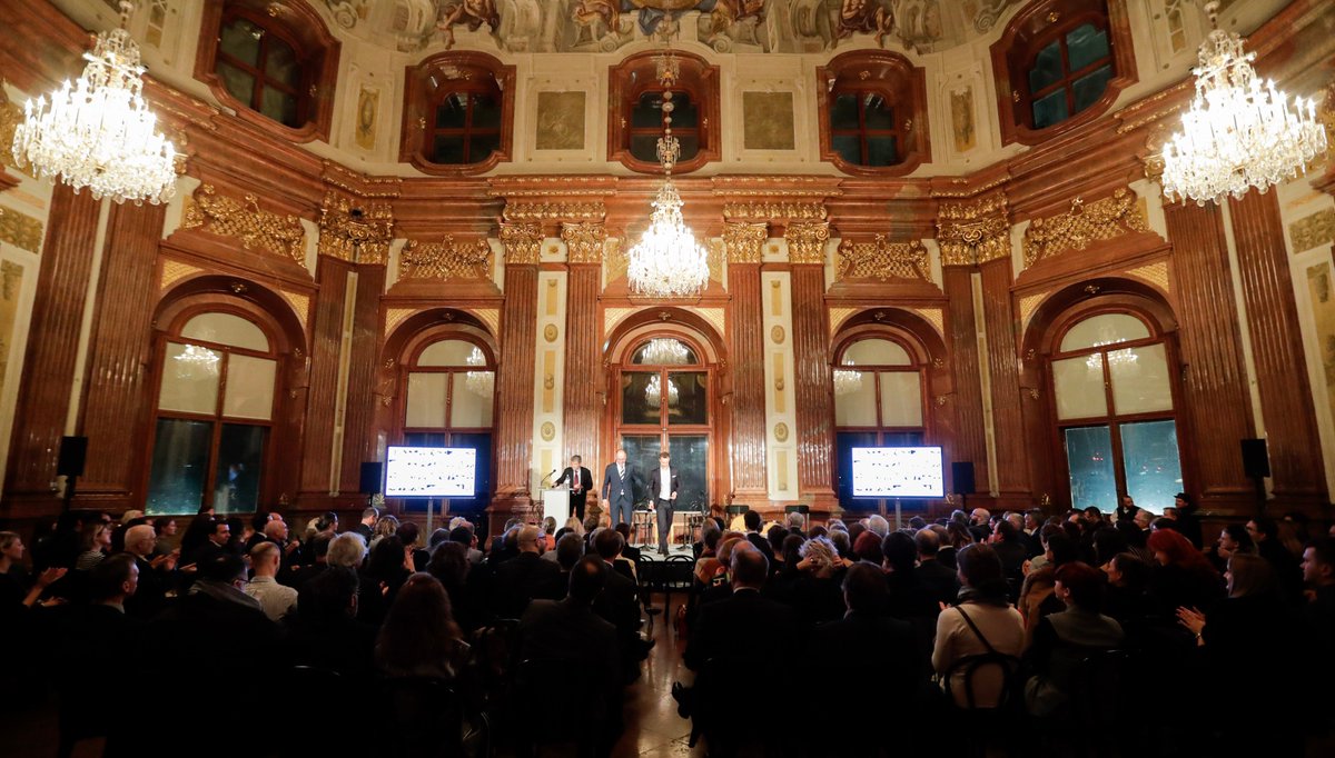 EUPLPrize's tweet photo. Many thanks to everyone who joined us @belvederemuseum last night to celebrate 10 years of #EUPL &amp; the winners of the #EuropeanStories Writing Contest 📚🇪🇺🇦🇹Special thanks to @EU2018AT &amp; @TNavracsicsEU: https://t.co/FGTCGB0xdS https://t.co/nsBRxHzlyd