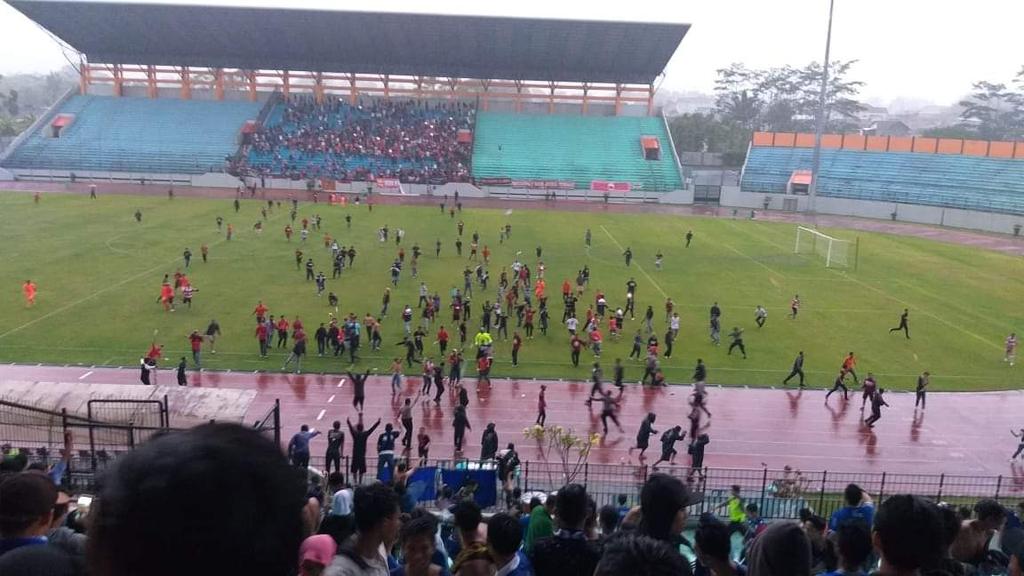 Marah tak dimainkan pelatih, pemain ke12 Persija U19 maksa masuk ke lapangan.
🤭🤭🤭🤭🤭🤭🤭
😆😆😆😆😆😆😆
🤣🤣🤣🤣🤣🤣🤣
               😎