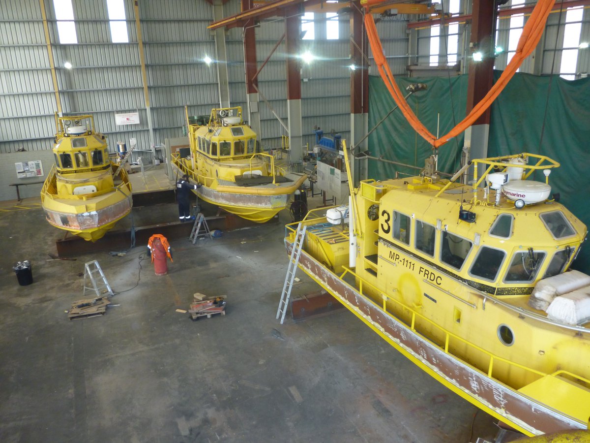 Mainstay_Marine's tweet photo. Birds eye view in workshop 1 #painting #repairs #boatdocs #waitingroom #busyyard #SWWales https://t.co/72AQUZjpFc https://t.co/eDsjHbgWsZ