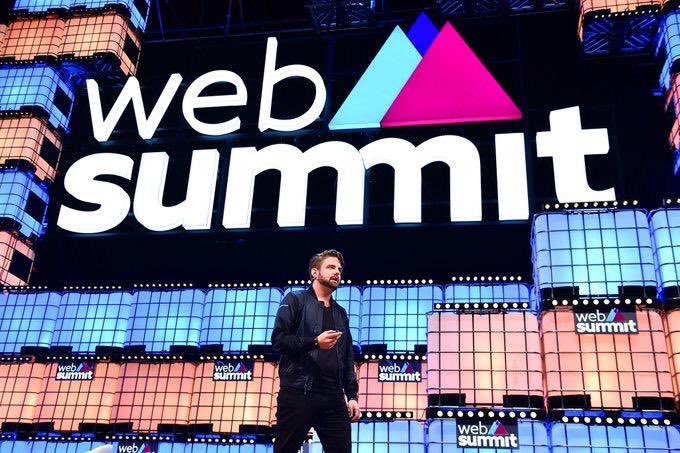 MetamorphHQ's tweet image. جانب من مشاركة صبري الخروصي في فعالية #websummit18 في البرتغال. ✨📱🖥
#WebSummiit