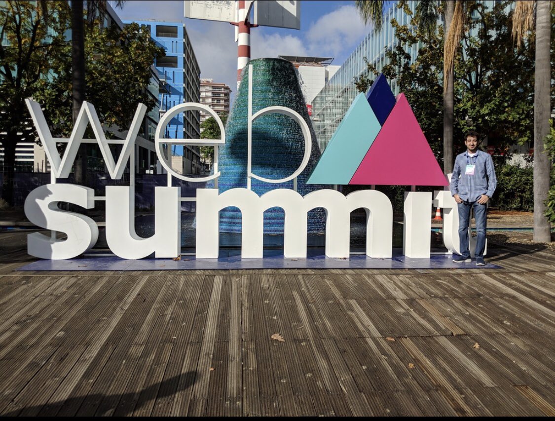 MetamorphHQ's tweet image. جانب من مشاركة صبري الخروصي في فعالية #websummit18 في البرتغال. ✨📱🖥
#WebSummiit