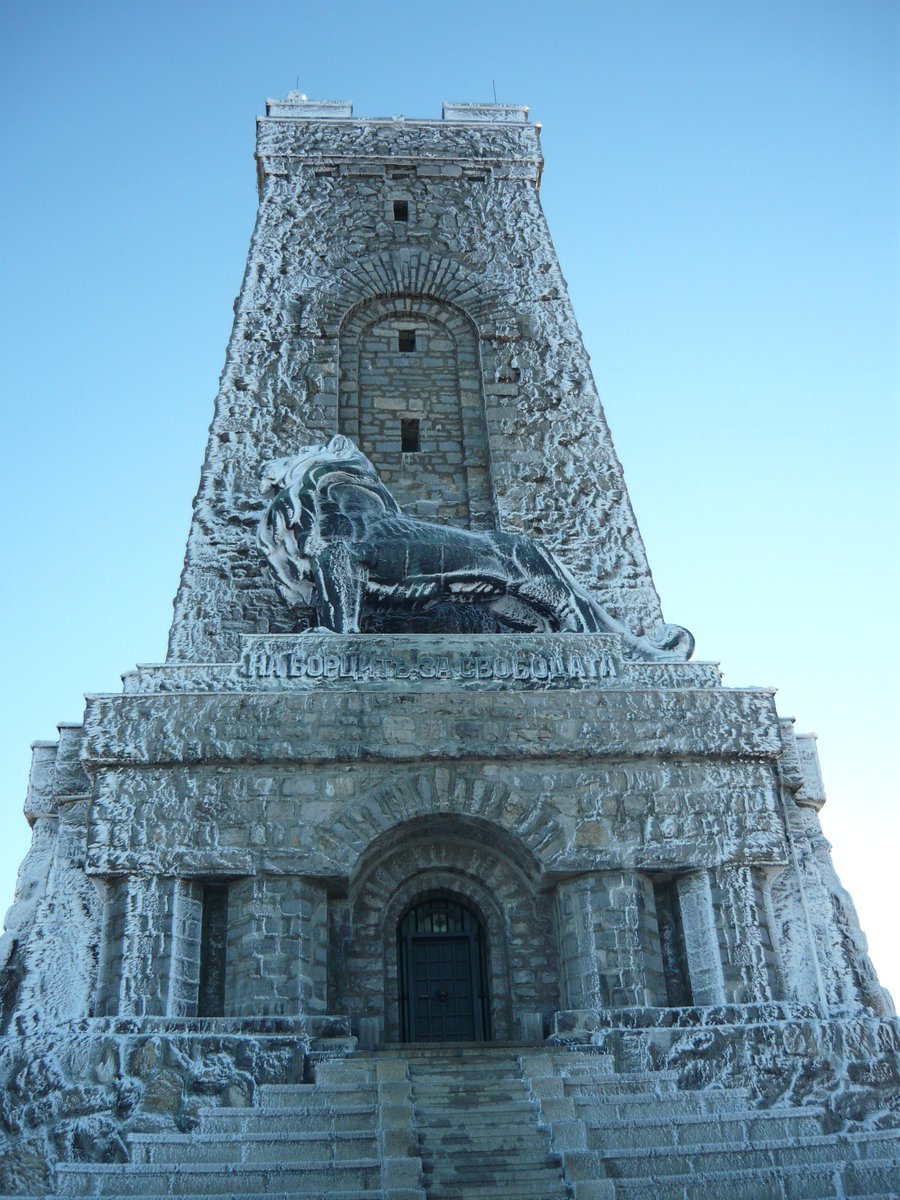 ExplorewithAlex's tweet image. This is the monument Shipka in Bulgaria. 
It has a great historical value to all the bulgarian people that I will explain in a full blog post soon!
What does your country have? :) 
#bulgarian #history #shipka #traveller #travelblogger