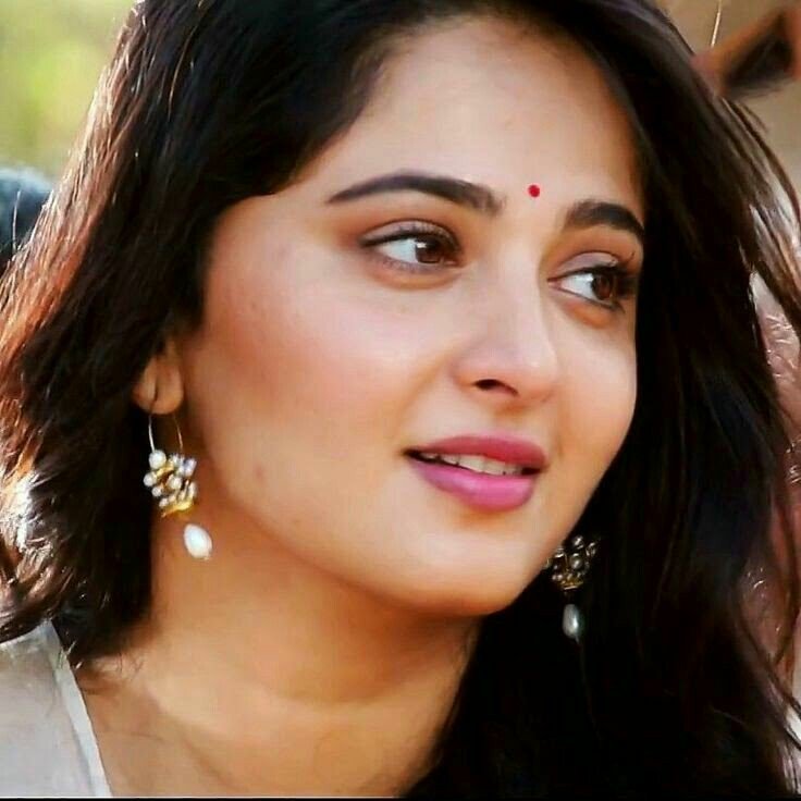 Happy birthday anushka shetty.          