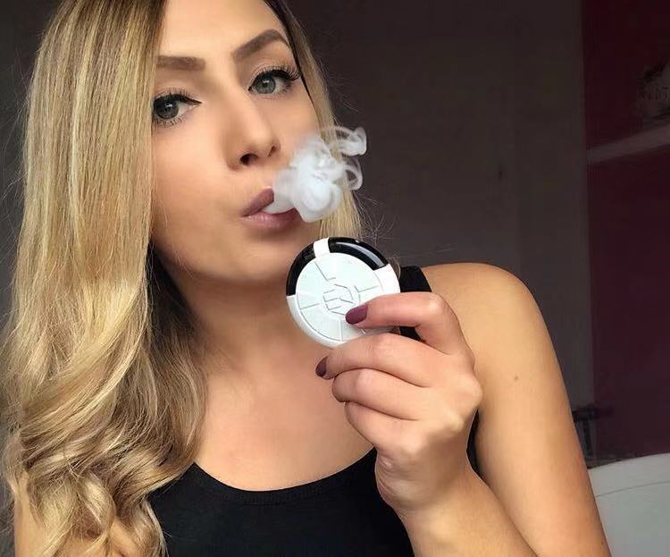 EleeYounger's tweet photo. The NEW Khree 2 ufo !!
2 tanks 2 flaivors in 1 device.
2 x 2 ml. 2 x 1.5 ohm
600 mAh
Leak proof
#vape #vapetricks #vapeporn #vapenation #vapepen #vaper  #vapers #vapeon #vapelife #vapestyle #vapefam  #vapeindonesia #vapeshop #vapeclouds  #vapeuk #vapeworld #khree #khreeufo https://t.co/aguNlcpumT