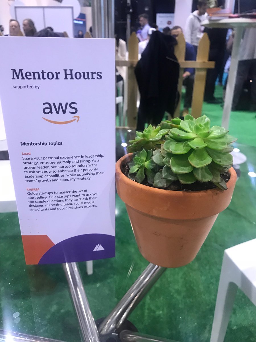 bcfree002's tweet photo. Time to give back. #mentorhours #WebSummit2018 #brilliantprogramming https://t.co/RdezJ0XiWL