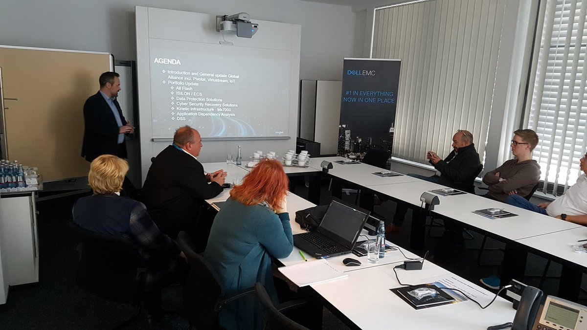 dcgeekmm's tweet image. German Roadshow @Atos_DE  to present our @DellEMC_DE portfolio. Great Show from my colleagues @nerdtranslator and @WeberBernd2