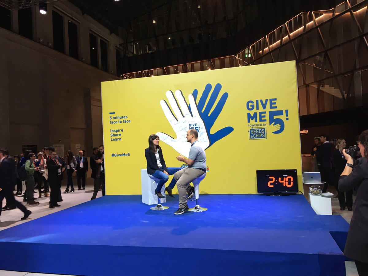 startup_italia's tweet image. Anche la sindaca di Torino @c_appendino partecipa al #GiveMe5 di @SEEDSandCHIPS #ideasWork