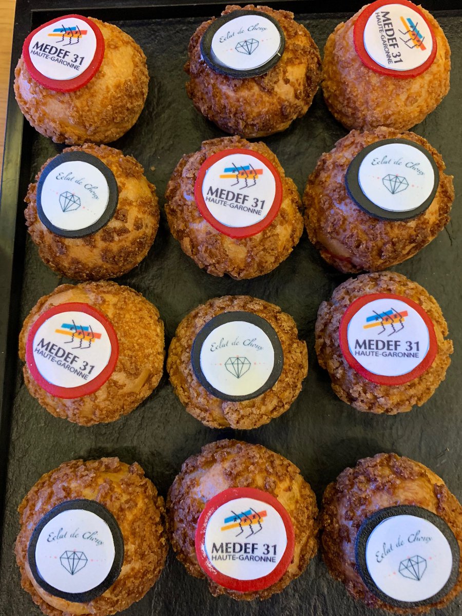 Pause déjeuner et pause #gourmande 😋 sur le stand <a href="/medef31/">MEDEF Haute-Garonne</a> salon <a href="/Serviciz/">Salon Serviciz</a>. Merci ⁦<a href="/SabrinaBordenav/">Sabrina Bordenave</a>⁩ &amp; ⁦<a href="/thomasfantini/">Fantini Thomas</a>⁩. Miam ! 🤩