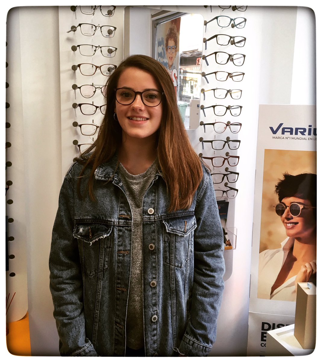 OpticaApolo's tweet photo. Vino a conocernos 👉🏻@maria_s00 y tratamos de asesorarle tanto profesional👌🏻 como estéticamente👩🏻‍🏫

💥Si tú también quieres que te asesoremos, pásate por 📍Óptica Apolo-Calle Feria 5 ☎️926 923 113
.
.
.
#cercania #profesionalidad #experienca #cordialidad #gafas #look #centro_ciudad https://t.co/BZH3RIdHRR