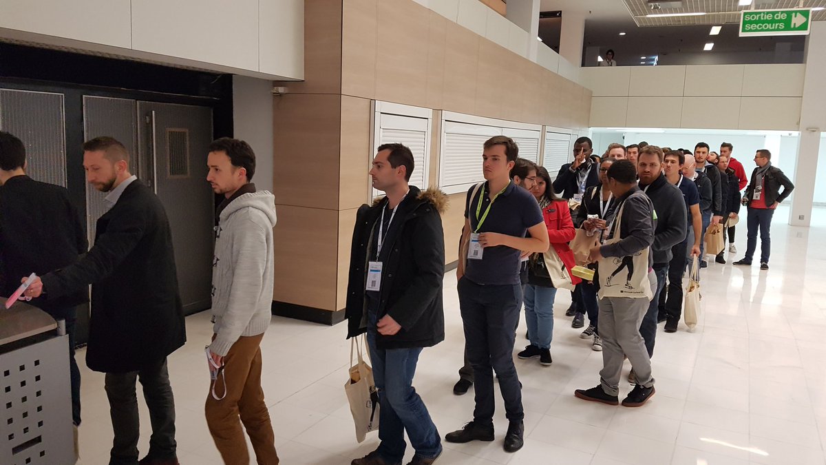 mitsufu's tweet photo. Future of C#, now ! #msexperiences18 https://t.co/NwMfUDtboa