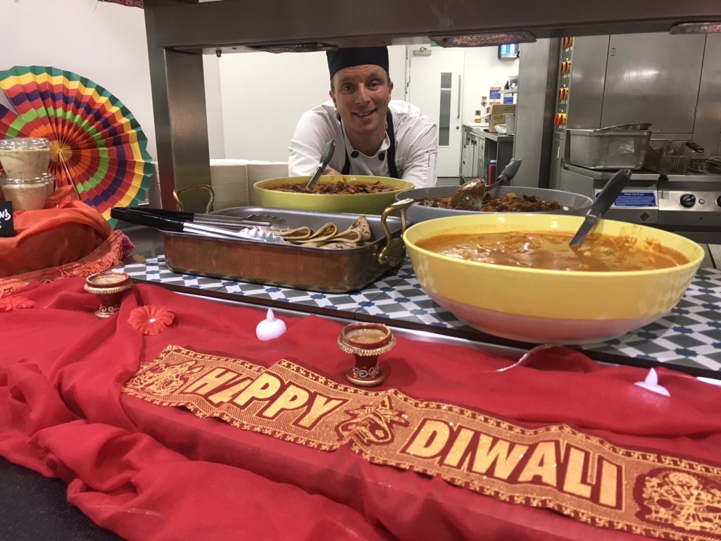 avenue_storeys's tweet photo. #HappyDiwali2018 https://t.co/m0rJ59Obn1