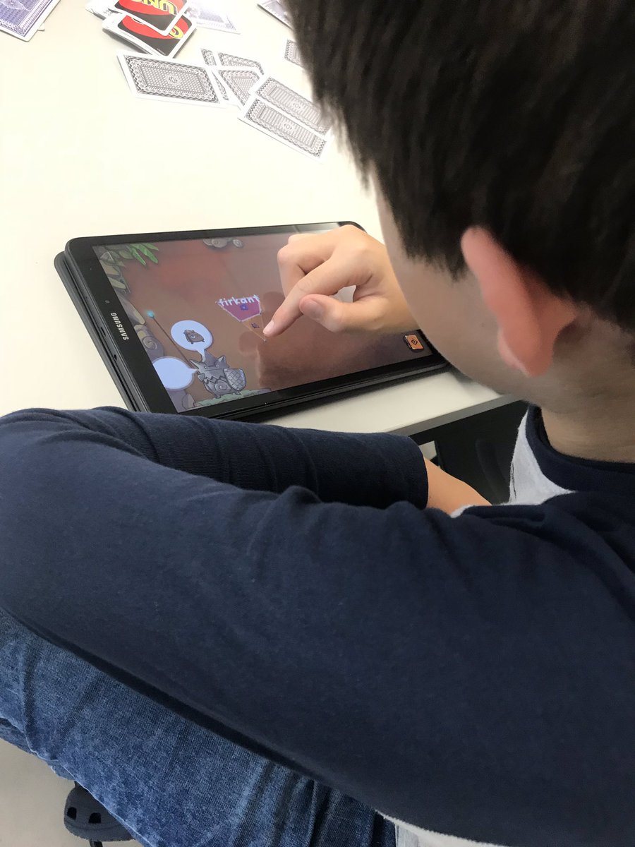 Elevene på <a href="/Damsgard_Skole/">Damsgård skole</a> bruker  <a href="/DragonBox/">DragonBox</a> #elements for å lære seg geometri. Spennende, gøy og utfordrende! <a href="/bergenkommune/">Bergen kommune</a>