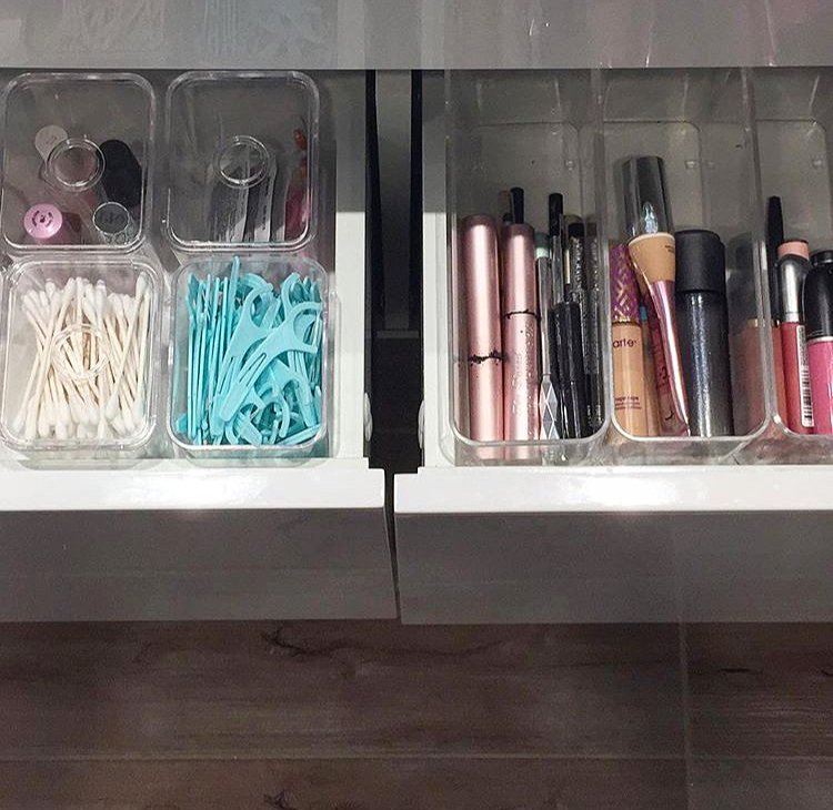 An organized vanity helps keep your morning routine on track… even if you hit that snooze button one too many times this morning! 😴⏰         
📸@organizingbyshira #MorningRoutine #Snooze #VanityOrganization #MakeUpCenter #WakeUpAndMakeUp