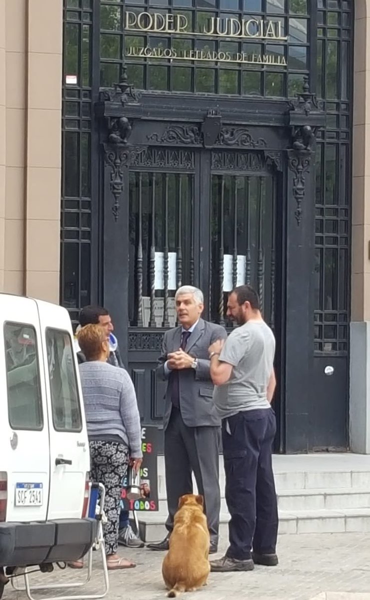 DipRodrigoGoni's tweet photo. Reunido con padres que sufren no poder ver a sus hijos, asumo el compromiso de redoblar el esfuerzo para la aprobación del Proyecto de Ley de Tiempo Equitativo de los padres con sus hijos https://t.co/W8irjbIYD9