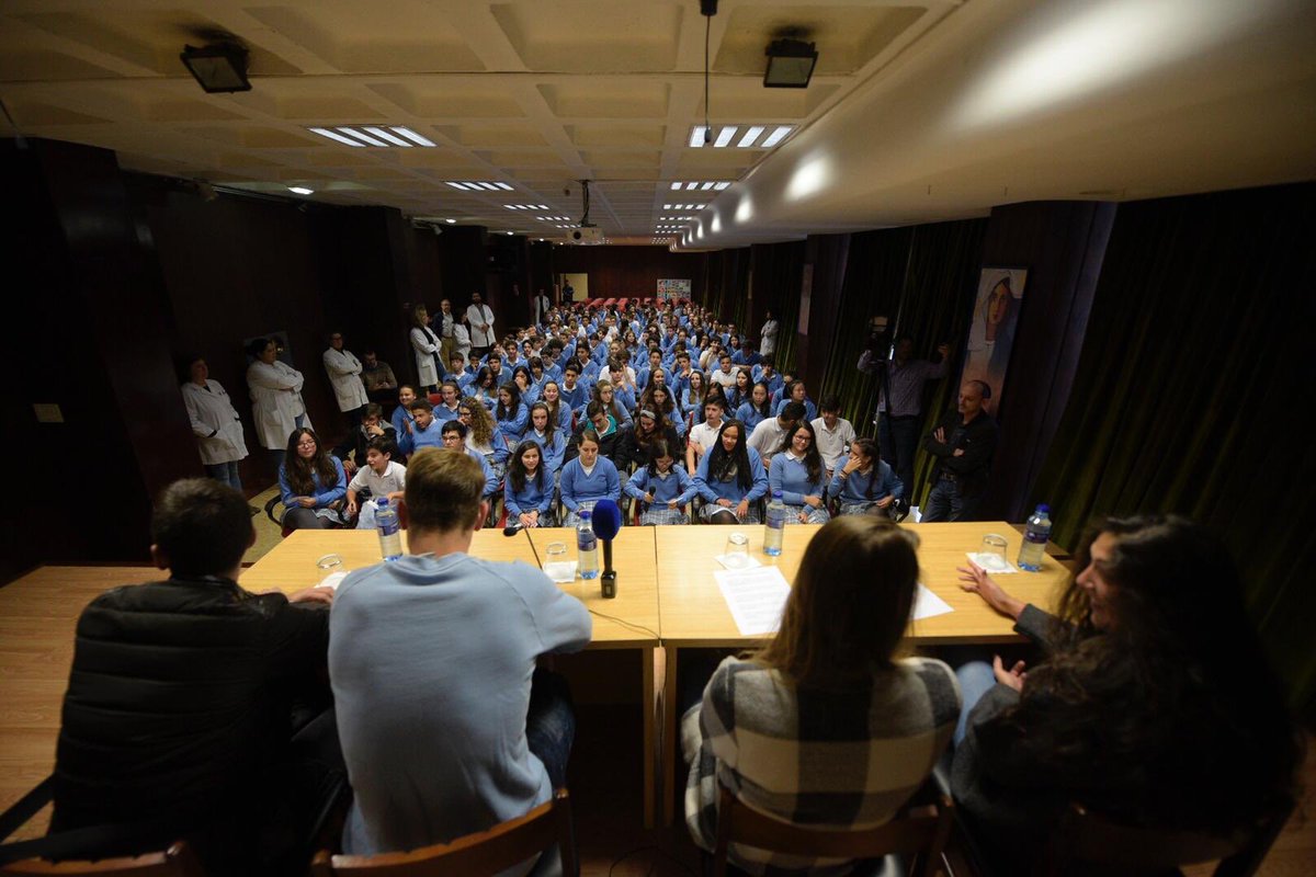 Real Oviedo (@realoviedo) on Twitter photo Muchísimo cariño el que hemos recibido en nuestra visita al Colegio La Milagrosa. <a href="/carlosRJ4/">carlos hernandez</a> y <a href="/juanforlinok/">Juan Daniel Forlin</a> junto a <a href="/Carolgp9/">Carol Glez</a>
y Cuque del <a href="/RealOviedoFem/">Real Oviedo Femenino</a>
¡GRACIAS! 😊💙 Muchísimo cariño el que hemos recibido en nuestra visita al Colegio La Milagrosa. <a href="/carlosRJ4/">carlos hernandez</a> y <a href="/juanforlinok/">Juan Daniel Forlin</a> junto a <a href="/Carolgp9/">Carol Glez</a>
y Cuque del <a href="/RealOviedoFem/">Real Oviedo Femenino</a>
¡GRACIAS! 😊💙