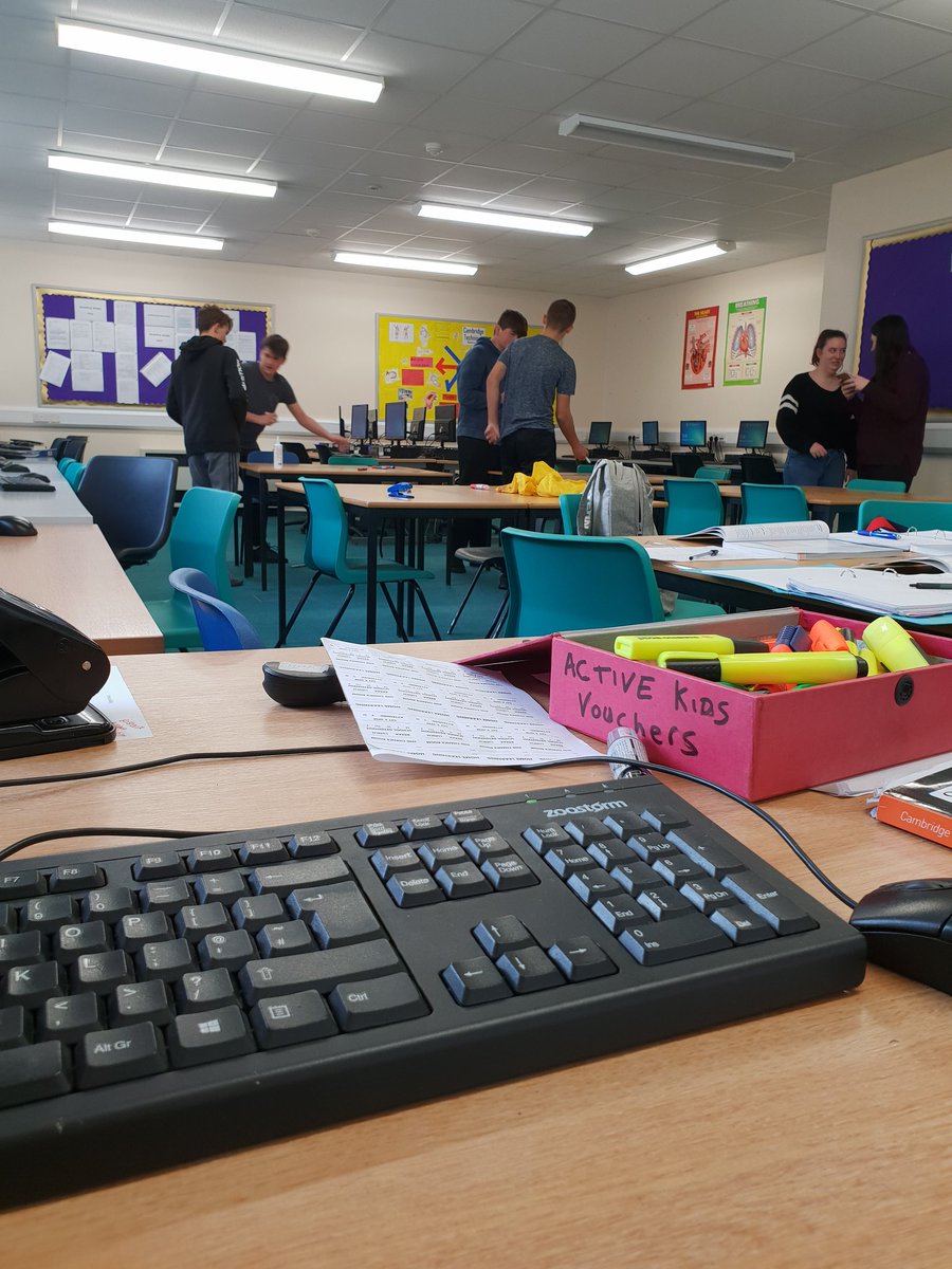 MrTraylorPE's tweet image. Excellent work from the Cambridge Technical group working on LO3.1 
#CambridgeTech #6thForm