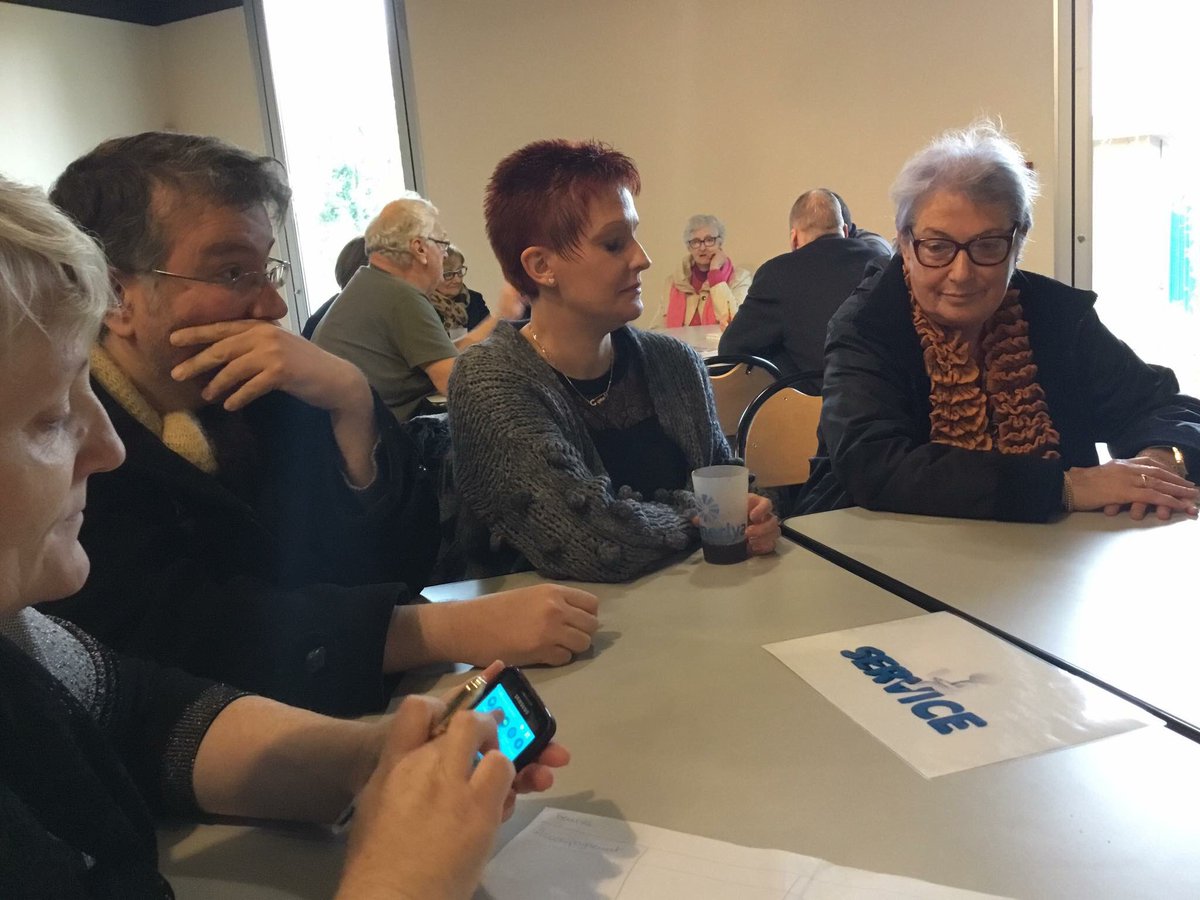 Journée découverte du projet pour les locataires de la résidence Vauban à Béthune. 

Cet après-midi, un café conversation autour des thématiques suivantes : le service, les collectifs d’habitants et la formation. Un beau moment de partages!