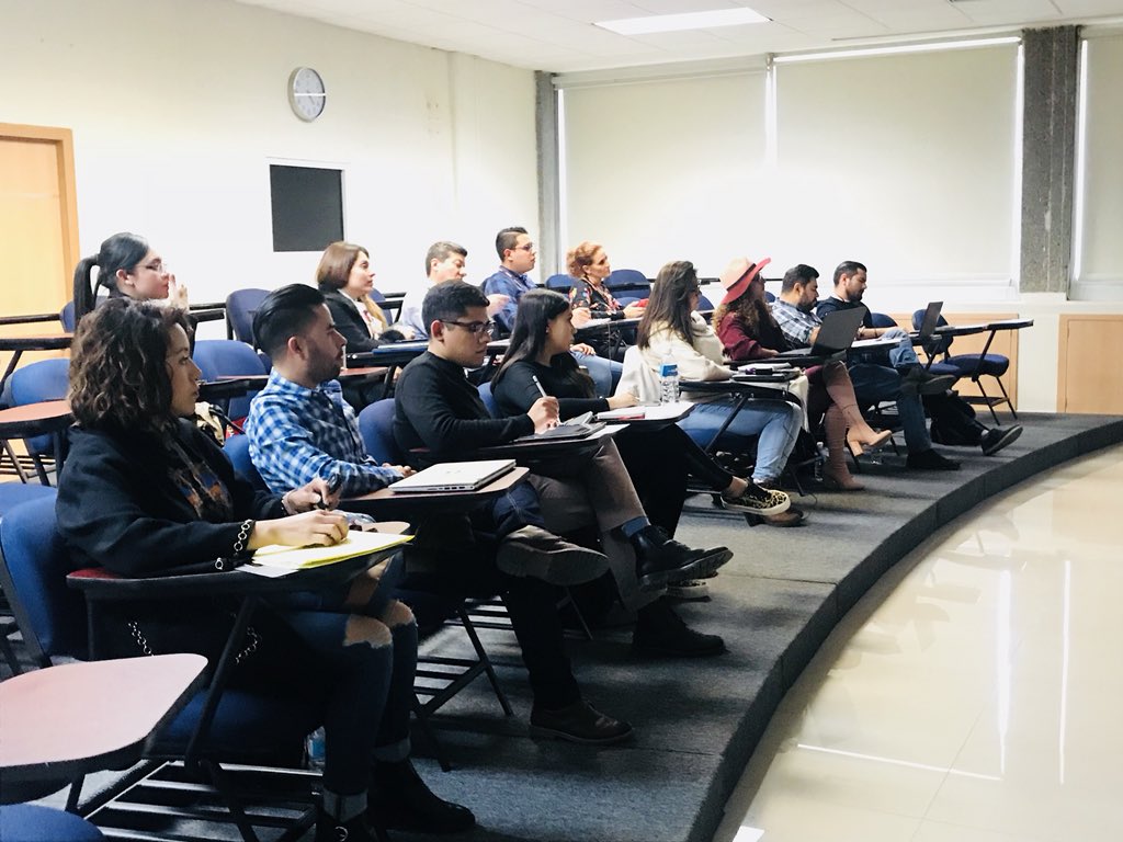 sapica_trst's tweet photo. #workshop herramientas para la creatividad en tu empresa con @plazas_javier #IIFF18 https://t.co/u0KZHExE3a