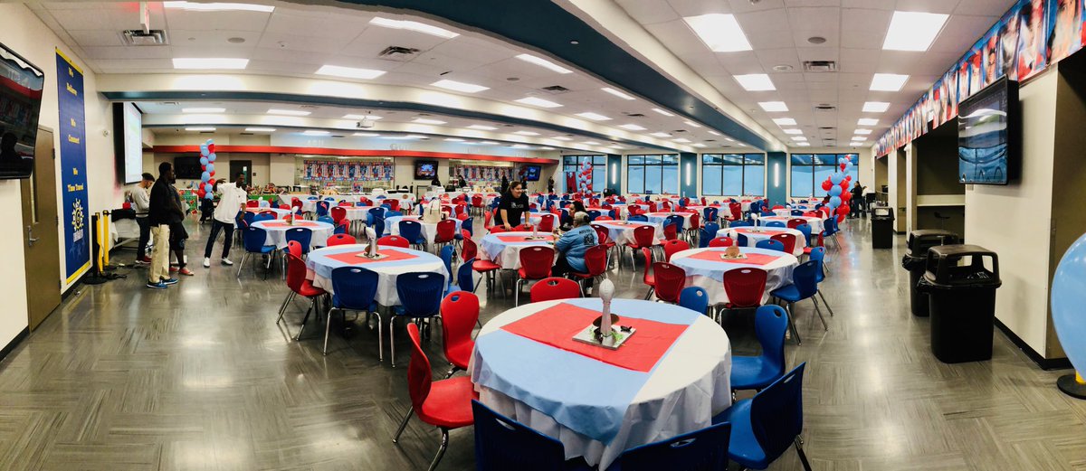 CaliBloodLine81's tweet image. #ViewsFromThe6 South Mountain Jaguars Football Banquet 2018 #CTC #AAA 📈🐆🐆🐆 @smhsjagfb @JagCoach81