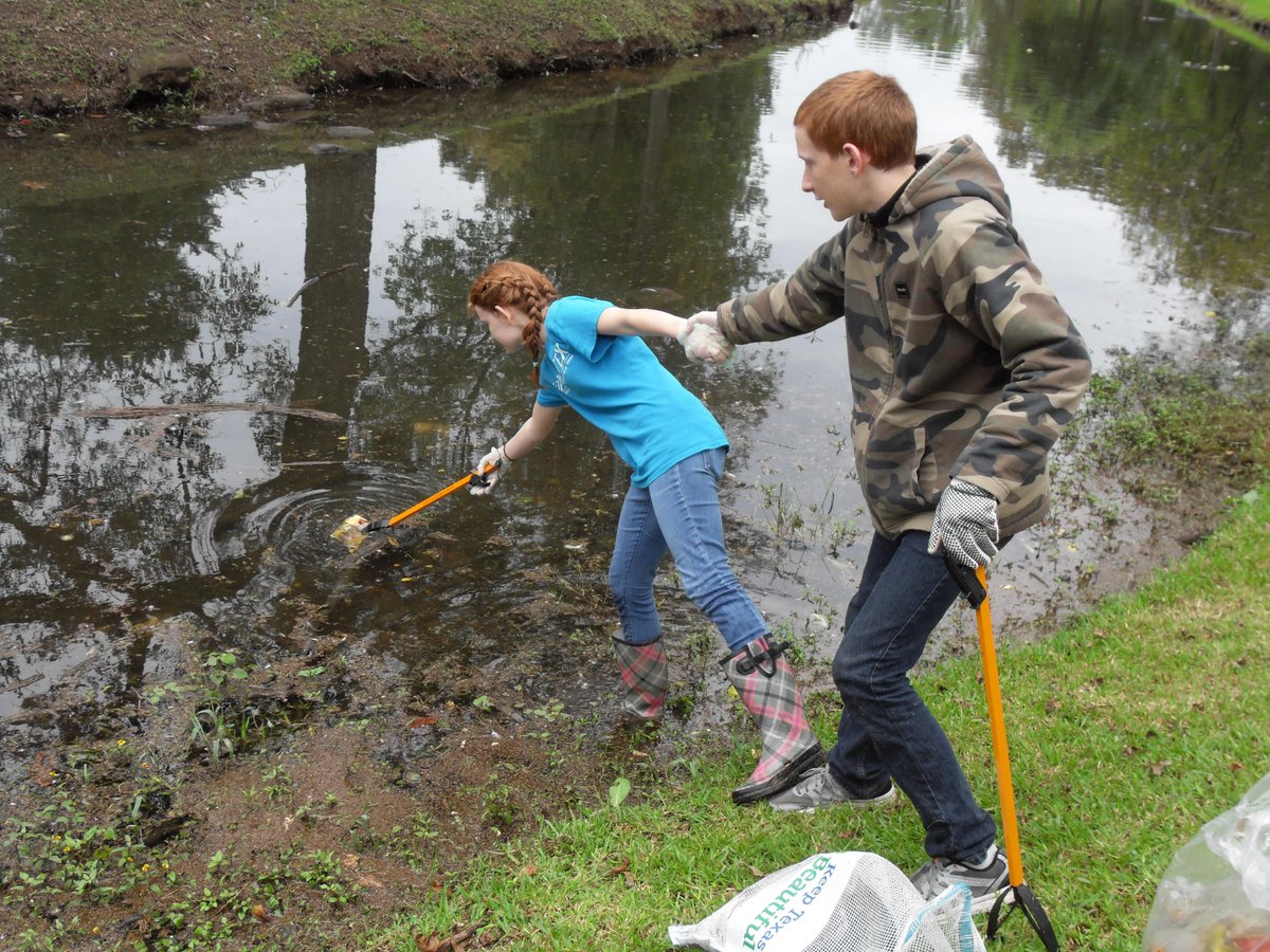 chatrobotex's tweet image. #Thanks2BESTrobotics for inspiring @CHATRoboTex to partner with #KTWC Keep Tx Waterways Clean @KeepTxbeautiful and @HEB in cleaning Lakeside Park #duncanville.