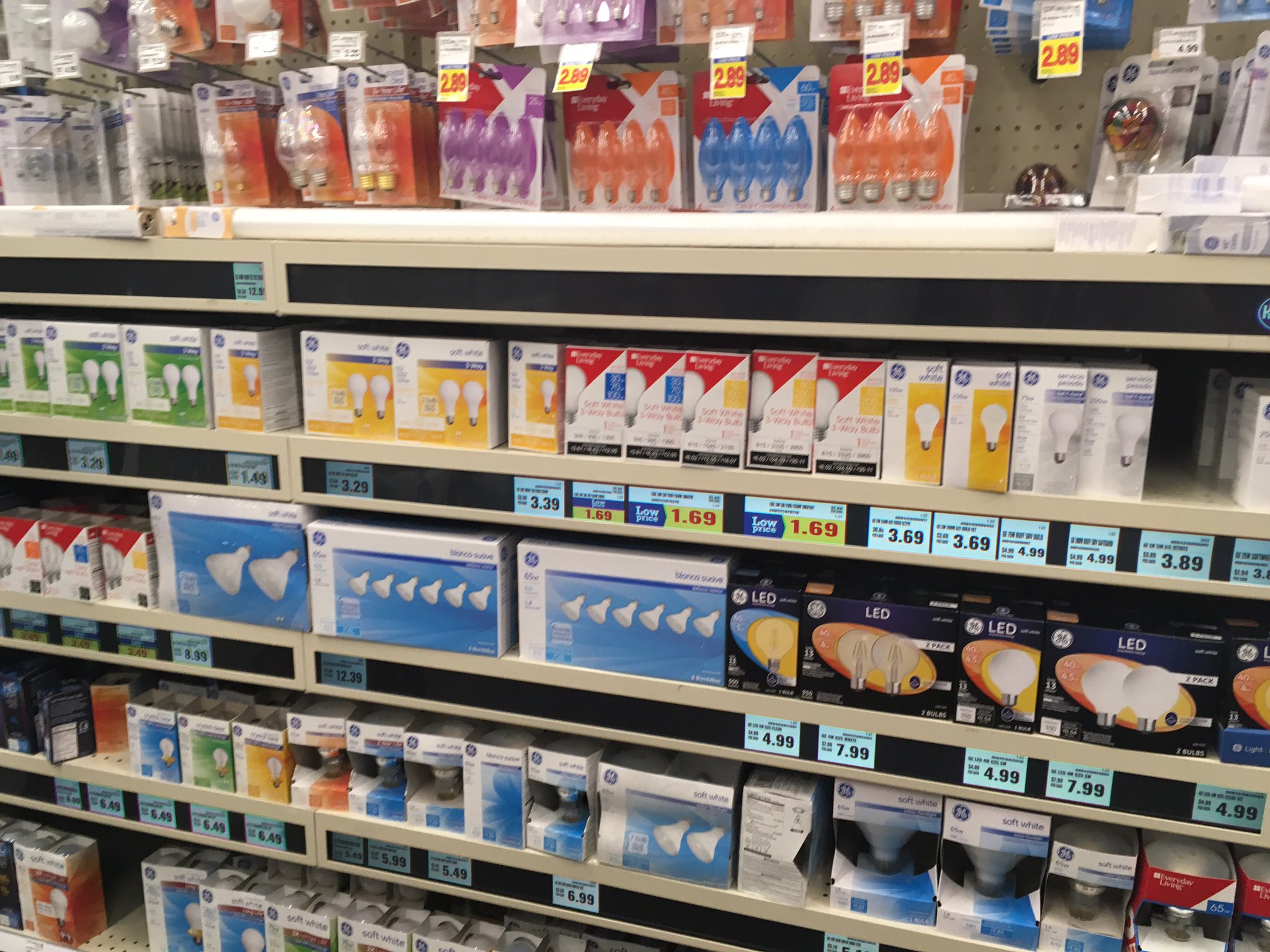 Twitter 上的 月刊md アメリカのスーパーマーケット Krogerのr Amp Dセンターの視察に来ました Edge Shelfは棚 板のデジタルサイネージ プライスカードが表示されるのはもちろん どの商品を何フェースでどこに陳列するべきかまで棚板に表示されて品出しも相当楽に