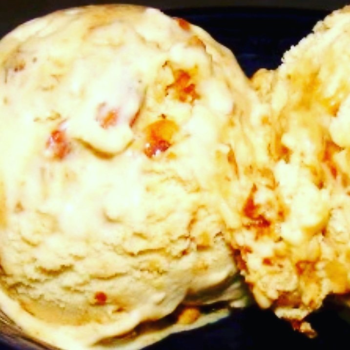 LongCream's tweet image. Almond Praline is caramel light ice cream with almonds and caramel swirl. Creamy and the flavor is seriously the best.
We  can offer as our one of the famous Brooklyn milk shakes offerings as well.
We are located at 5017 Stockton Blvd, Sacramento. 🍦❤
#icecream #caramel #almonds