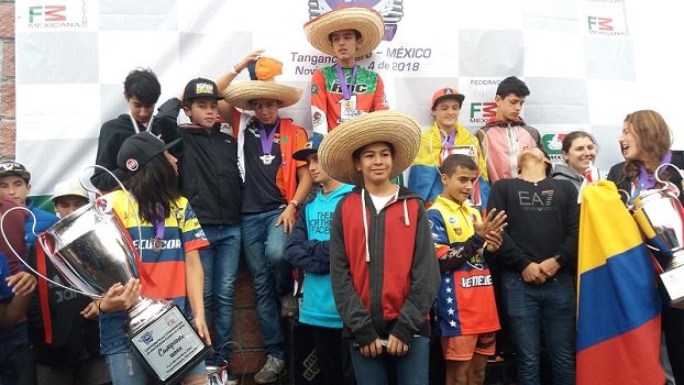 FIM_Lat's tweet photo. Jamie Astudillo (Ecuador) y Gael Ruiz (México) Campeones del Latinoamericano de Motocross WMX/85cc 2018 https://t.co/iucTSrZwJE https://t.co/ILaKhXqpZE
