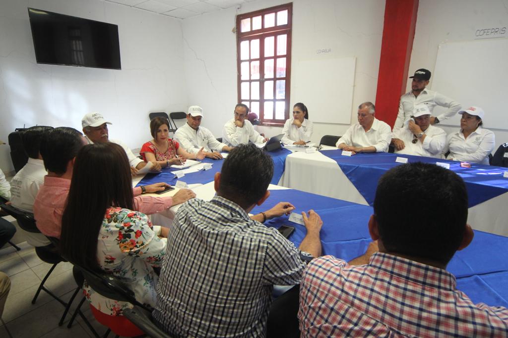 SEDATU_mx's tweet photo. La Sria. @Rosario_Robles_ en reunión de evaluación con el Gobernador @aegnayarit y presidentes municipales de zonas afectadas, señaló los avances de las acciones implementadas por parte de #SEDATU https://t.co/HtGp23mvbI