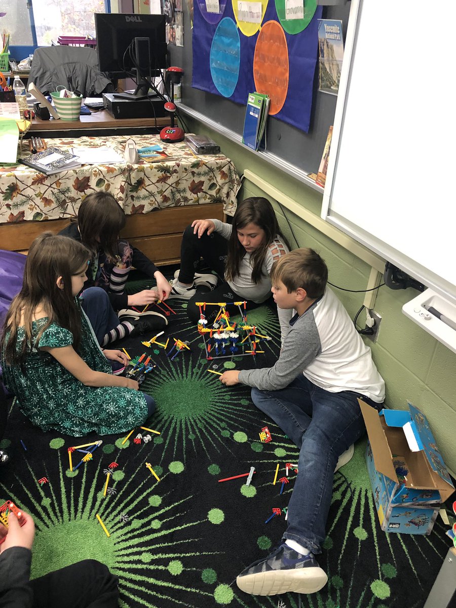 RyanBrood4's tweet image. Who needs screens during inside recess?🤷🏼‍♂️ Not our @ARPanthers 😊 #playandcreate @TZiegelhofer