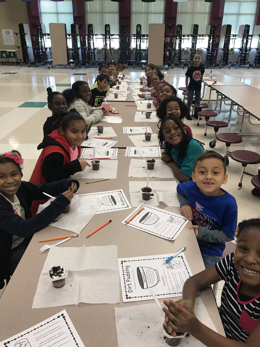 ms__cannon33's tweet photo. We LOVED making dirt pudding while studying procedural text! ❤️🥄📝 #smithleopards https://t.co/EyFTxNuVXd