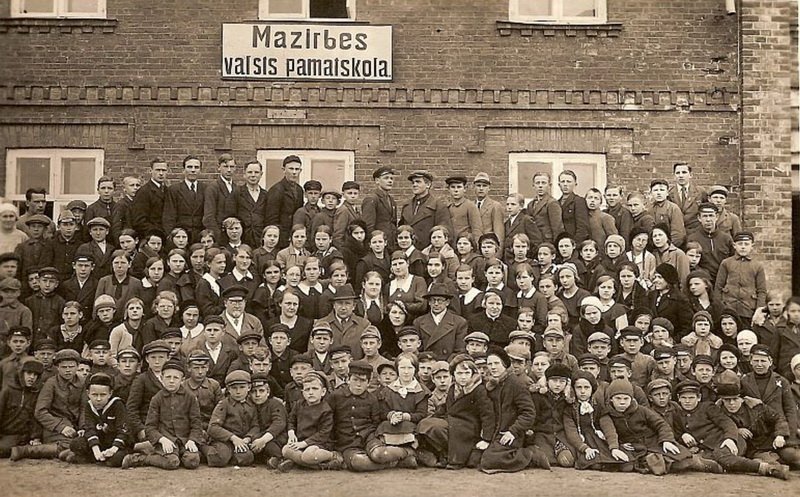 Mazirbes skolas vēsture iesniedzas jau 19. gadsimta sākumā. Laika gaitā dažādās vietās uzbūvētas vairākas skolas ēkas, kurās mācījušies daudzi bērni no apkārtējiem ciemiem. wp.me/p2RuNk-1BA