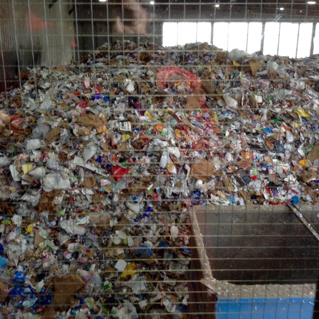 ACCSustainGo's tweet image. Students from PEP and HILT at the Career Center learned about recycling at the Materials Recycling Facility in MD. Today was our kick off to Focus on Recycling at the ACC.  #APSGreen @Margaretchungcc @APSCareerCent