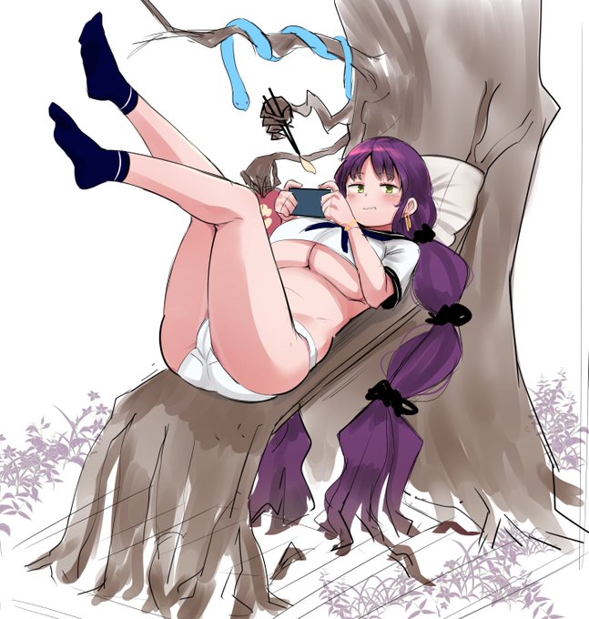 おおぞんさんは、紫色のおさげの髪の毛で、目は黄緑色で、セーラー服を着ていて、ゲームが好きな魔女です。植物を操る魔法が得意で、水色のへびの使い魔を連れています。
https://t.co/IINKZKcyyO

楽描き 