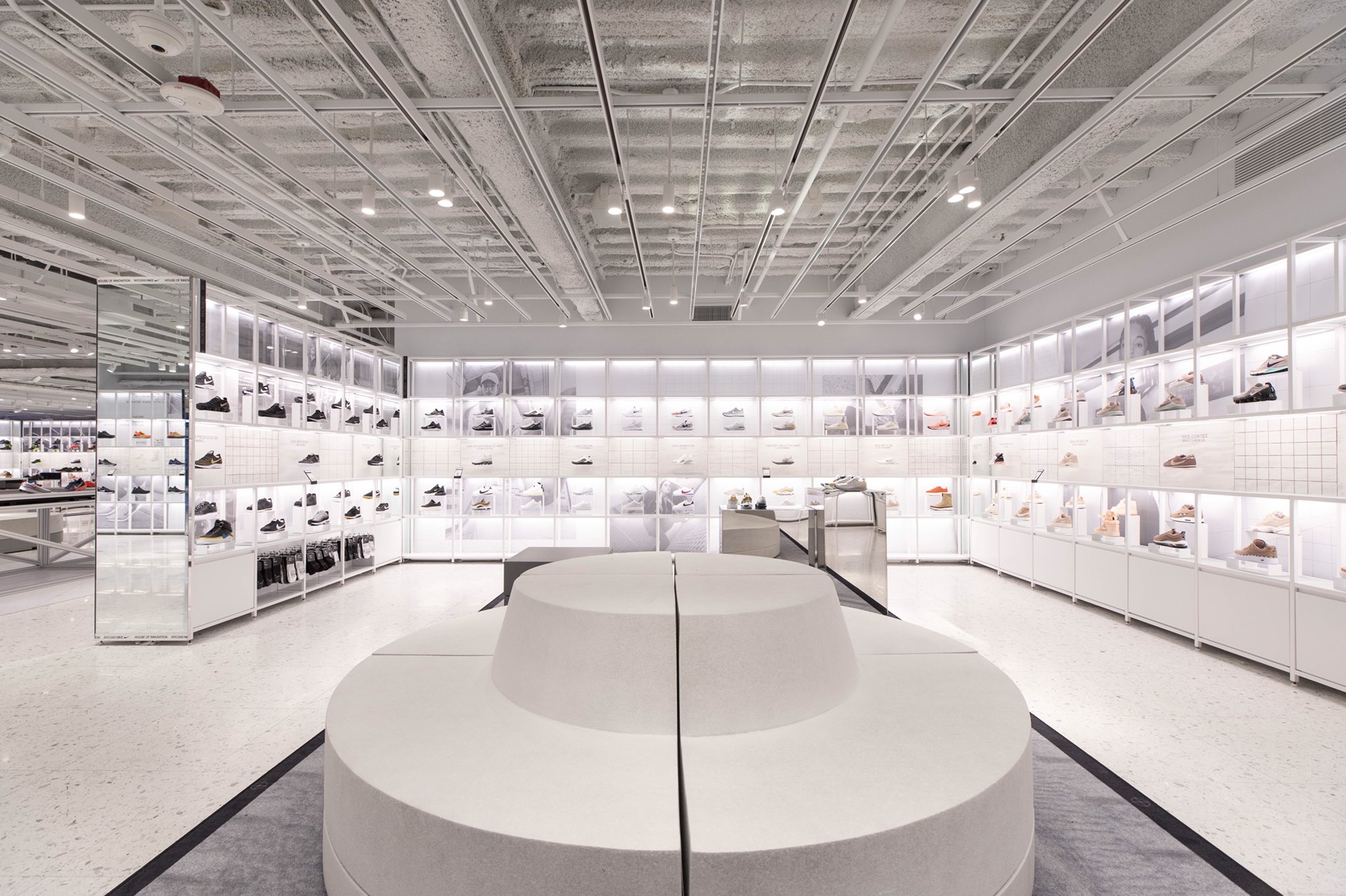 Resistencia Superficie lunar Perder Josh Benedek on Twitter: "Nike launches NYC House of Innovation, a 68,000  square ft, 6-level, cross-category, premium and personal Nike destination  on 650 5th ave. Uniting physical and digital retail, Nike NYC