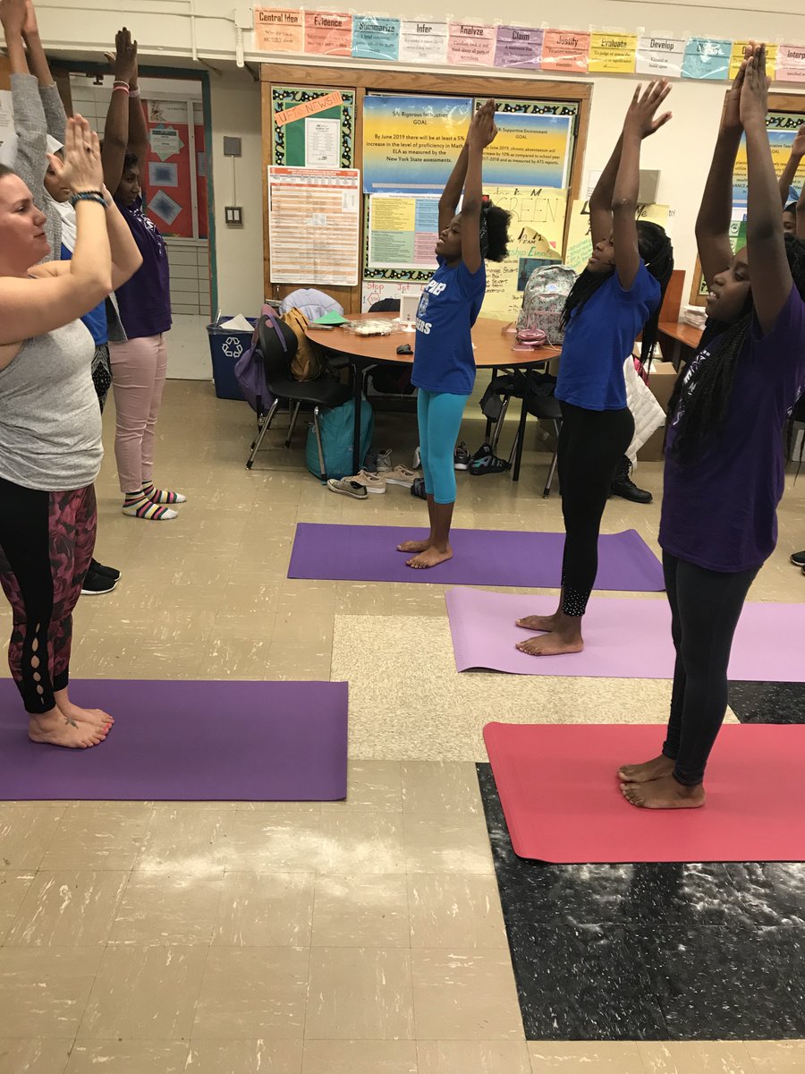 MS8QScholars's tweet photo. Our GEMS program (Girls Empowered and Motivated for Success) practicing mindfulness and yoga to learn about leading a healthy lifestyle! #Yoga #Mindfulness #JourneyingTowardsExcellence @nycschoolsD28 https://t.co/r1VJQMxnJi