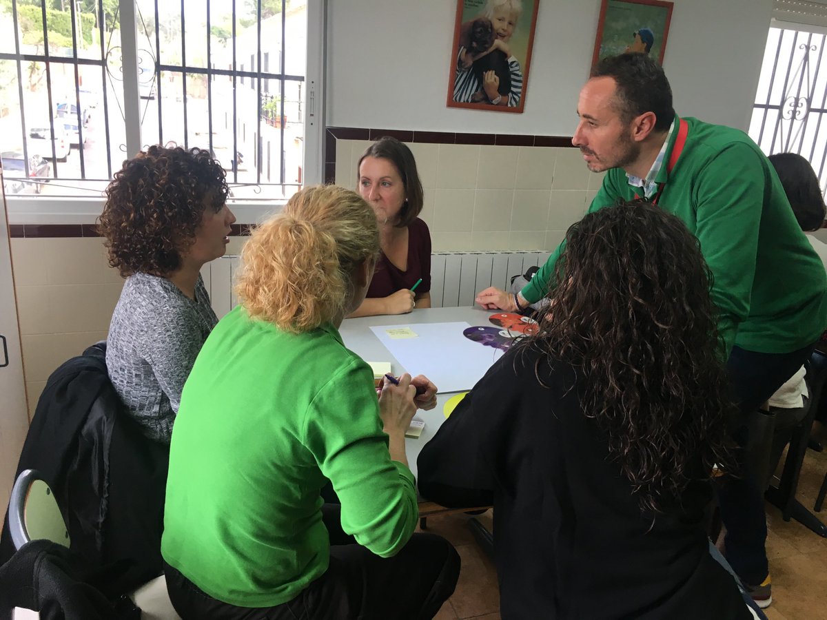 esquirolscsf's tweet photo. Segunda sesión de Formación en #llavesdepensamiento @cole_sagrada Gracias por vuestra asistencia https://t.co/rRIFbAvEc0