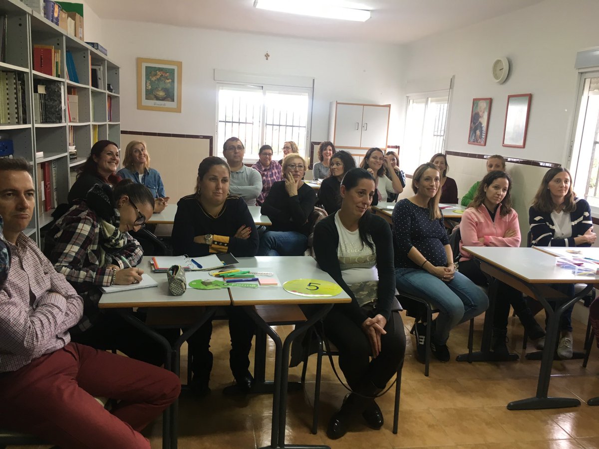 esquirolscsf's tweet photo. Segunda sesión de Formación en #llavesdepensamiento @cole_sagrada Gracias por vuestra asistencia https://t.co/rRIFbAvEc0