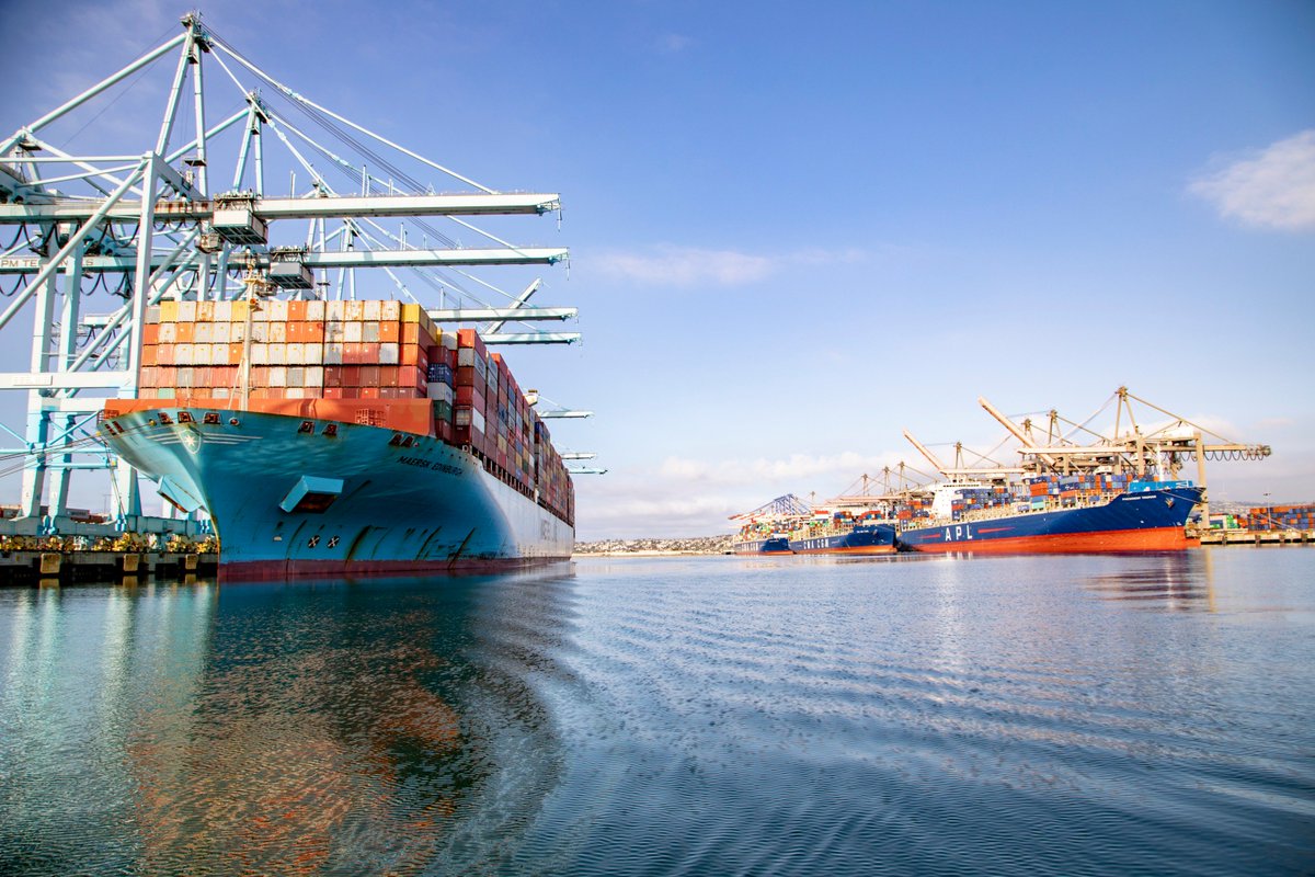 #PortofLA sets an all-time record with 952,554 TEUs in October 2018—the most cargo ever handled in a single month at #AmericasPort. bit.ly/Oct18TEUs