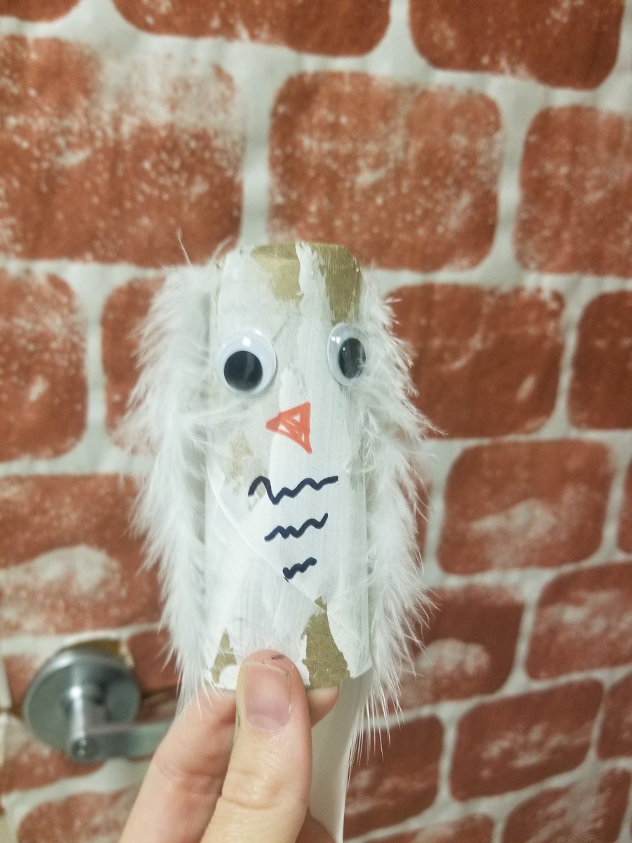 RTHall2011's tweet photo. Can't have a Harry Potter unit without Hedwig! #HallsHeroes #pesdragonspln @AngelaBeard417 @SPMiller2009 https://t.co/eJjV7QhYOs