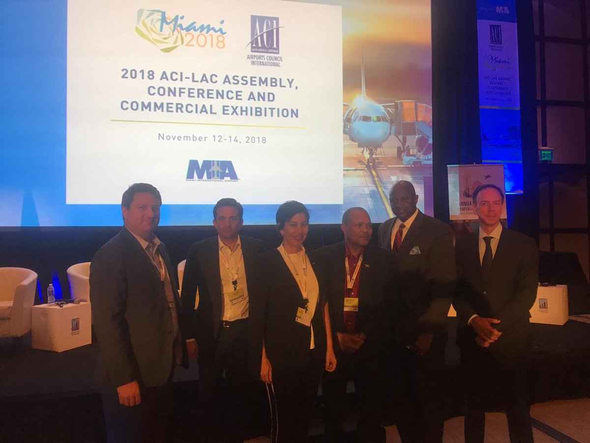 BOG_ELDORADO's tweet photo. Durante la Asamblea anual ACI-LAC 2018 (Miami), nuestro CEO del Aeropuerto El Dorado,  intervino ante más de 350 delegados aeroportuarios, con el objetivo de ampliar la red y las oportunidades de negocios entre los operadores de aeropuertos y las autoridades de aviación civil. https://t.co/6Q1tT2ujPm
