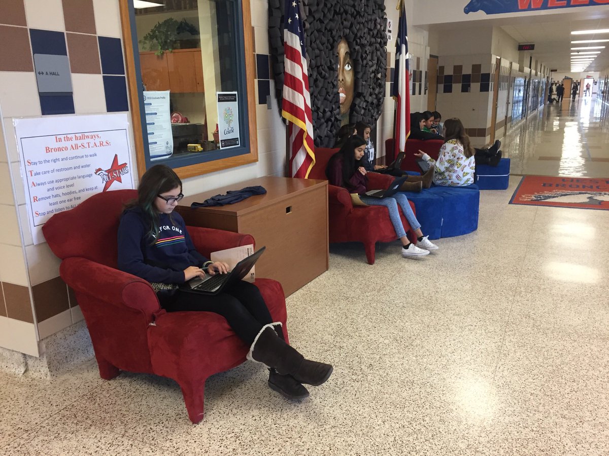 kellieadams07's tweet photo. Test review on the comfy couches today! #BroncoGameStrong #8thgradescience https://t.co/dRN6XfuR69