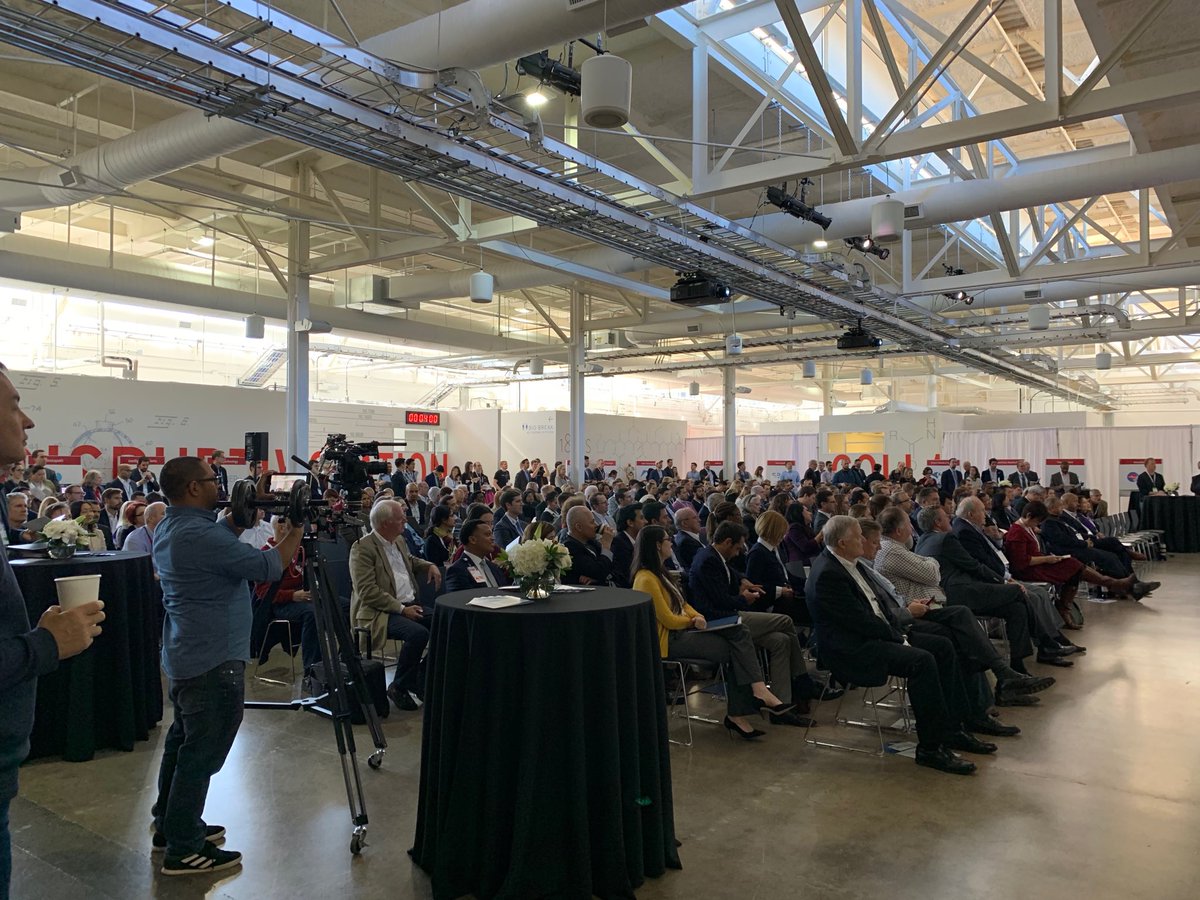 JohnReale's tweet image. Standing room only at TMCx Med a Device Demo Day! Here for the startups and to WITNESS Erik’s new shirt! #TMCxDEMODAY ⁦@TMCInnovation⁩