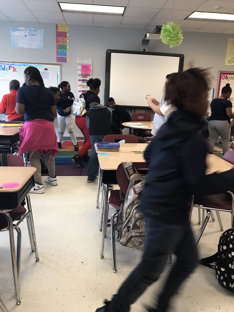 DemetriaSJPark1's tweet image. Today we had a snowball fight #comparingandcontrasting two stories. My classes loved it! #sussexcentralelementaryschool #iteach